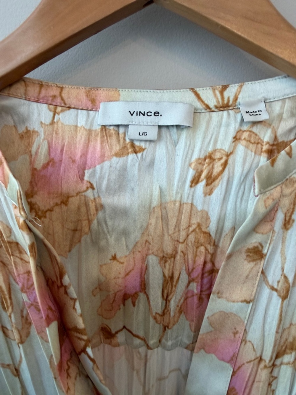 Vince Flora Cream Peach Crushed Pleated Blouse Size Large - Picture 3 of 9